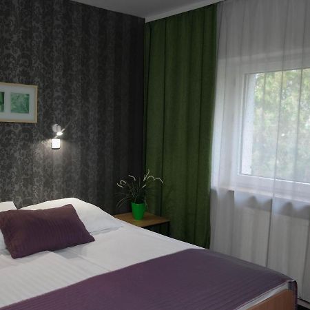 Hotel George Nadarzyn Kültér fotó