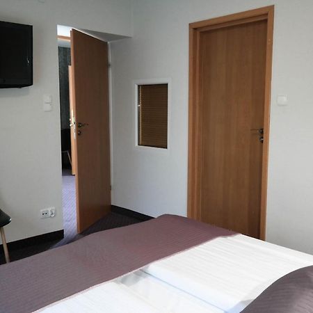 Hotel George Nadarzyn Kültér fotó