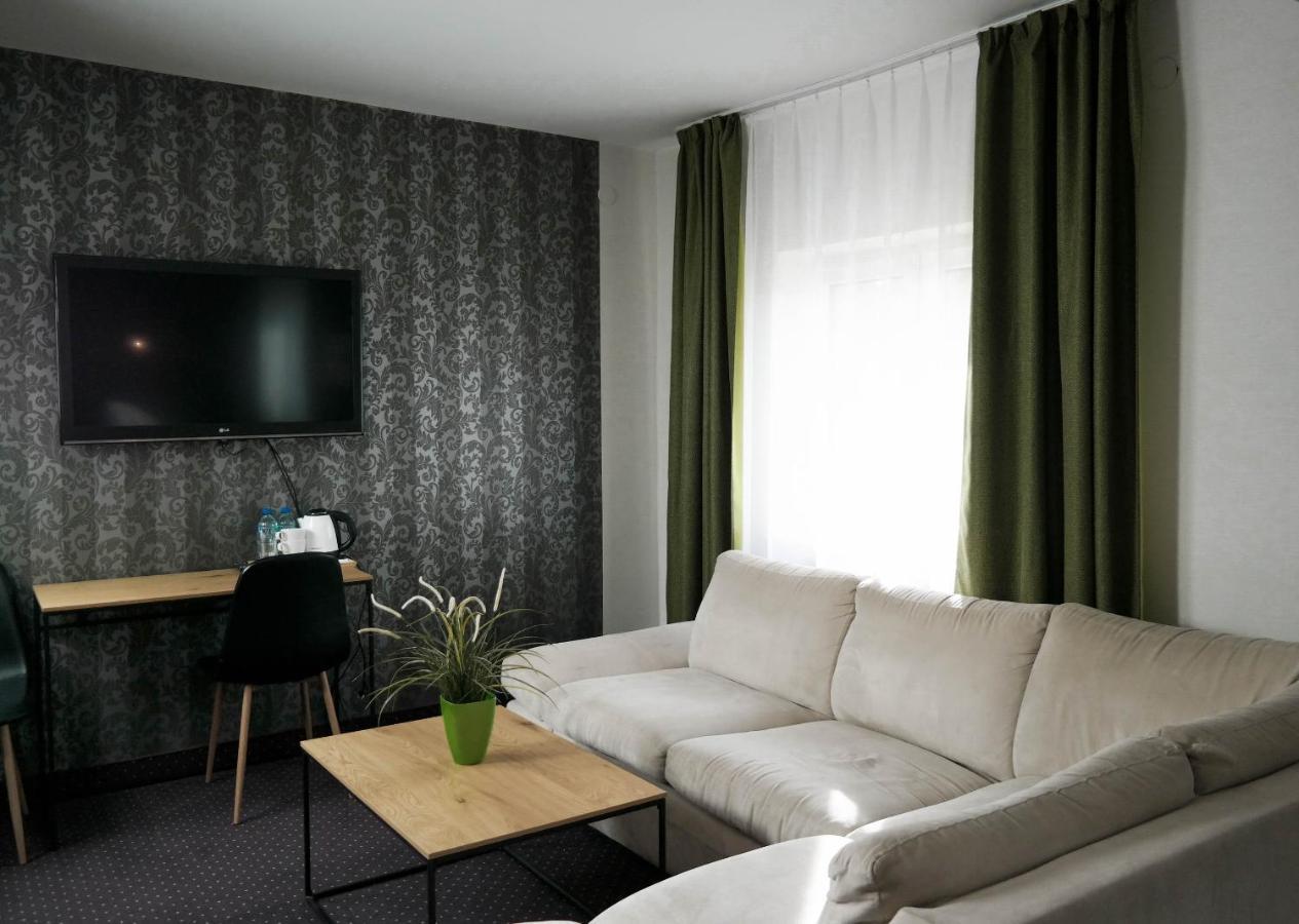 Hotel George Nadarzyn Kültér fotó