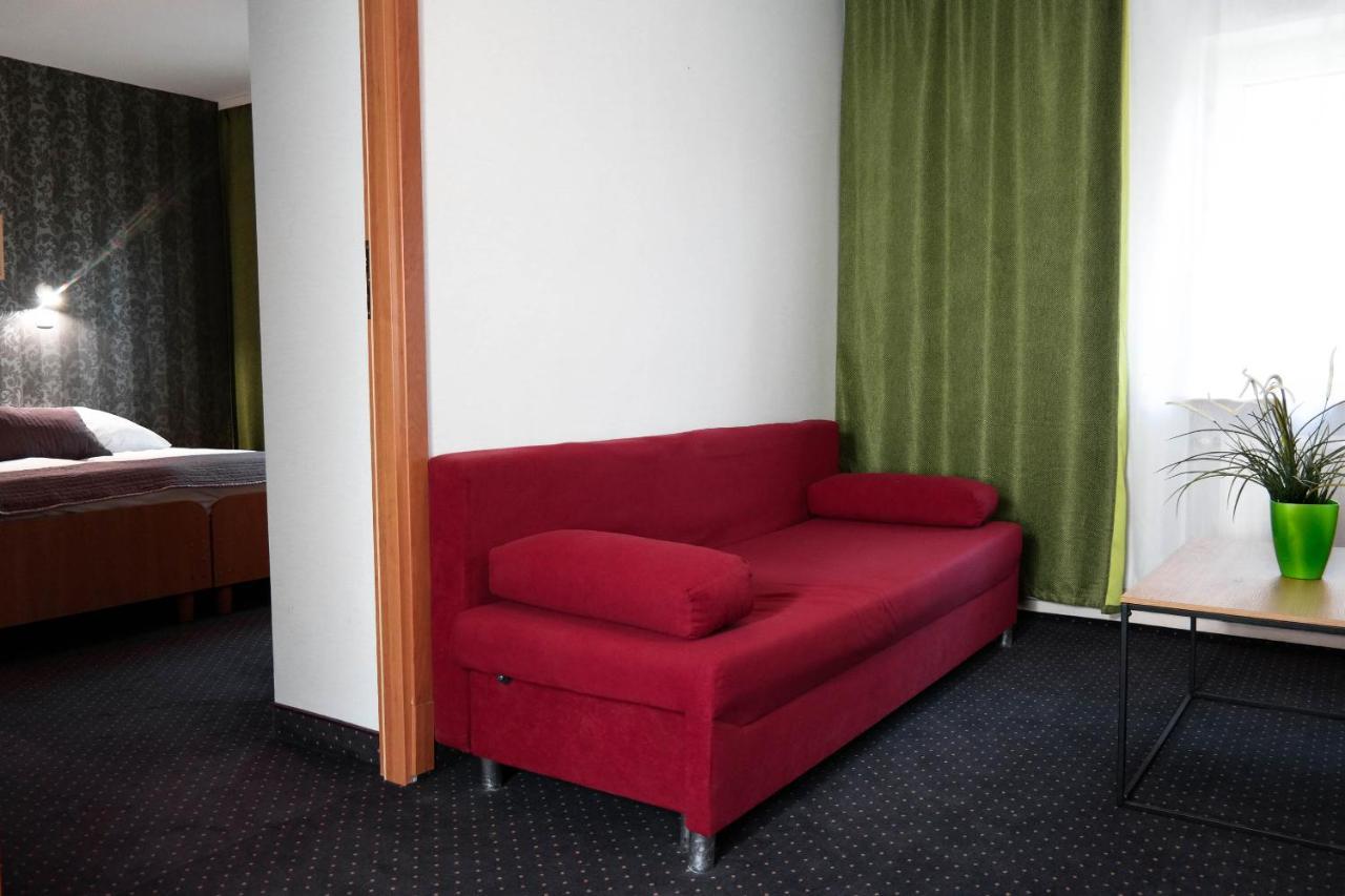 Hotel George Nadarzyn Kültér fotó