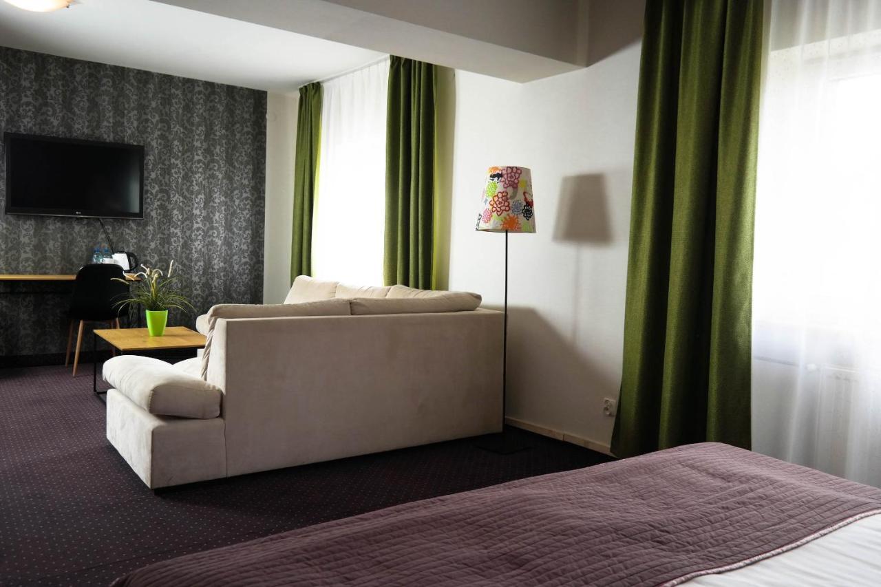 Hotel George Nadarzyn Kültér fotó