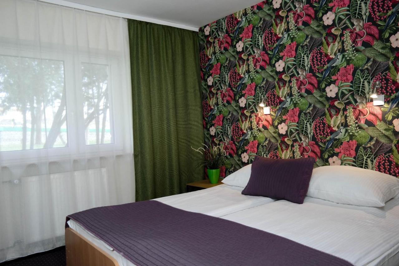 Hotel George Nadarzyn Kültér fotó