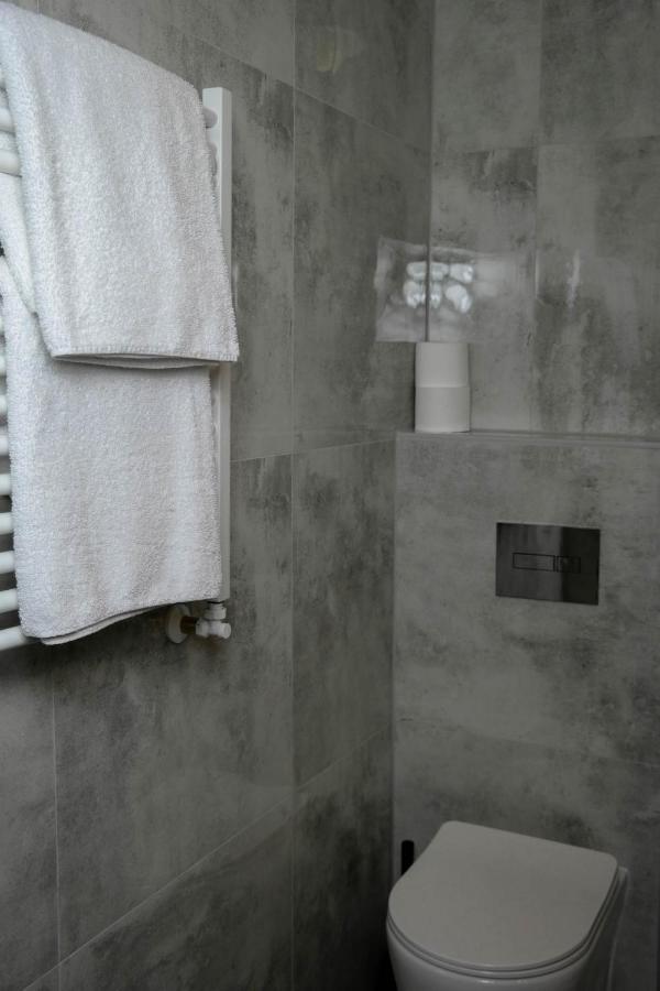 Hotel George Nadarzyn Kültér fotó