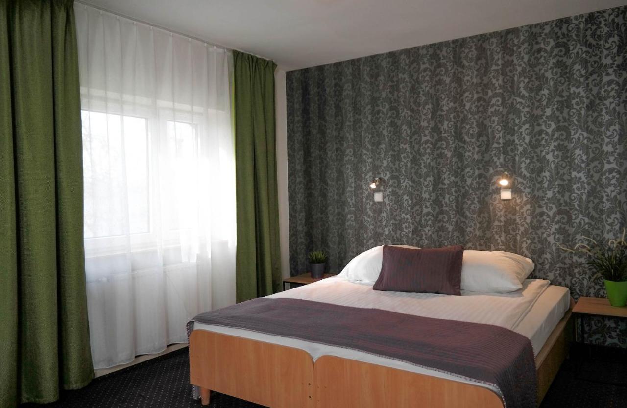 Hotel George Nadarzyn Kültér fotó